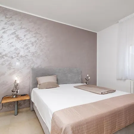 Family Friendly House With A Swimming Pool Gajana, Fazana - 22578 Holiday home *