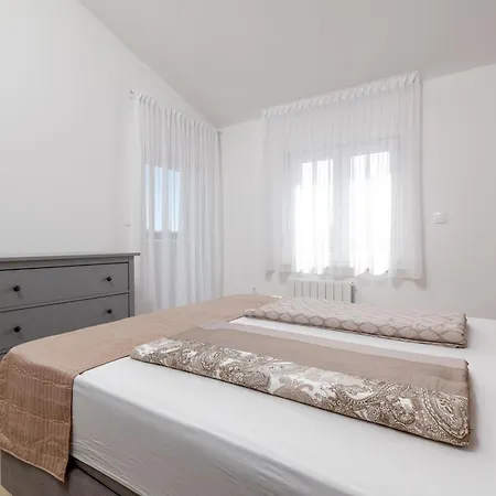 Family Friendly House With A Swimming Pool Gajana, Fazana - 22578 Holiday home *