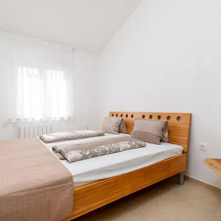 Holiday home Family Friendly House With A Swimming Pool Gajana, Fazana - 22578 *
