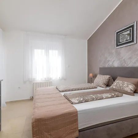 Holiday home Family Friendly House With A Swimming Pool Gajana, Fazana - 22578 Mednjan