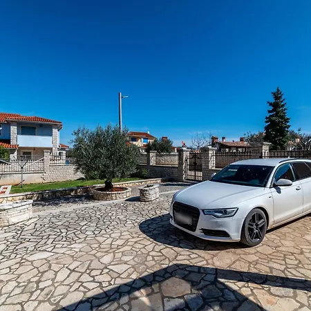 Family Friendly House With A Swimming Pool Gajana, Fazana - 22578 * Mednjan