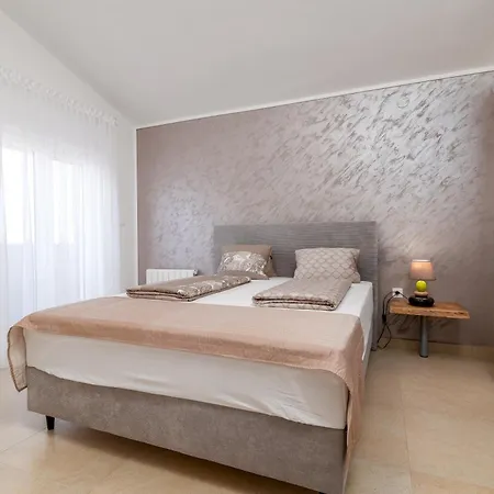 펜션 Family Friendly House With A Swimming Pool Gajana, Fazana - 22578 Mednjan