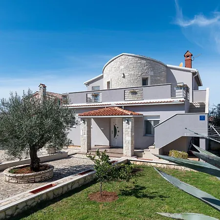 Family Friendly House With A Swimming Pool Gajana, Fazana - 22578 펜션 Mednjan
