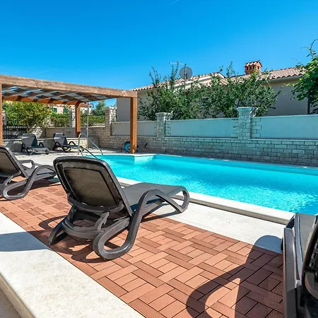 Feriehus Family Friendly House With A Swimming Pool Gajana, Fazana - 22578 *
