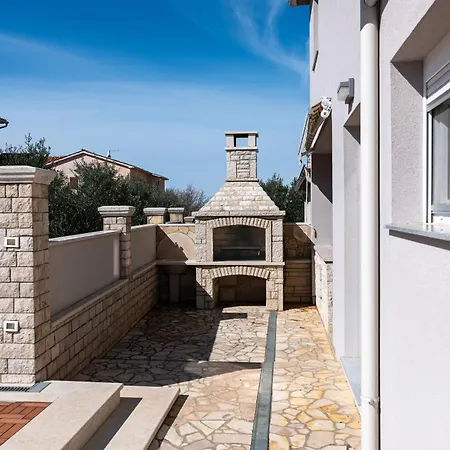 Family Friendly House With A Swimming Pool Gajana, Fazana - 22578 * Mednjan