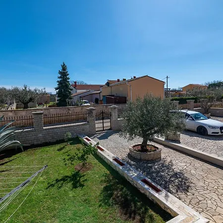 Family Friendly House With A Swimming Pool Gajana, Fazana - 22578 Feriehus Mednjan