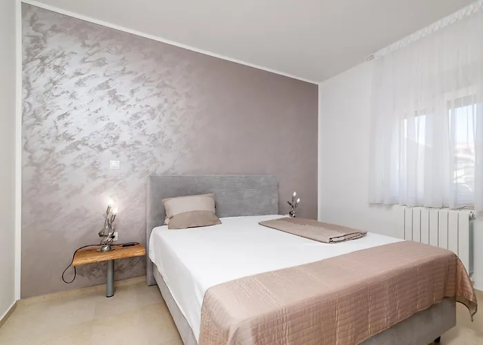 Family Friendly House With A Swimming Pool Gajana, Fazana - 22578 Feriehus *