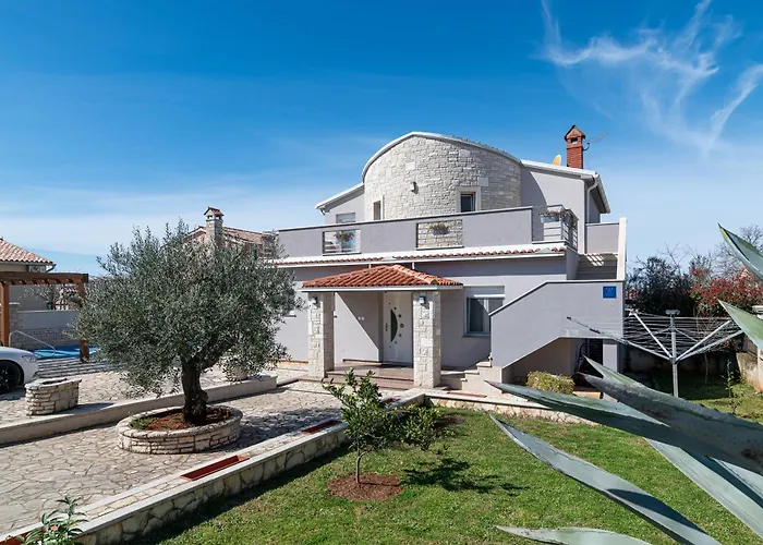 Family Friendly House With A Swimming Pool Gajana, Fazana - 22578 Feriehus Mednjan