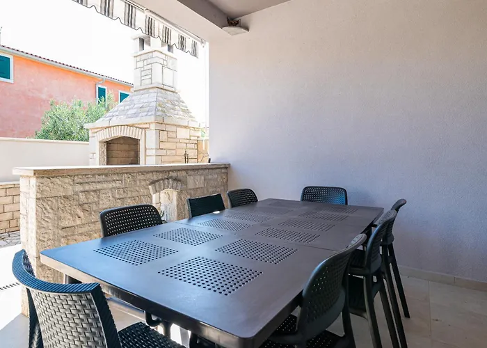 Family Friendly House With A Swimming Pool Gajana, Fazana - 22578 Feriehus Mednjan