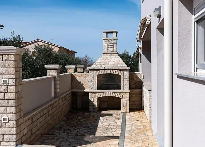Family Friendly House With A Swimming Pool Gajana, Fazana - 22578 * Mednjan