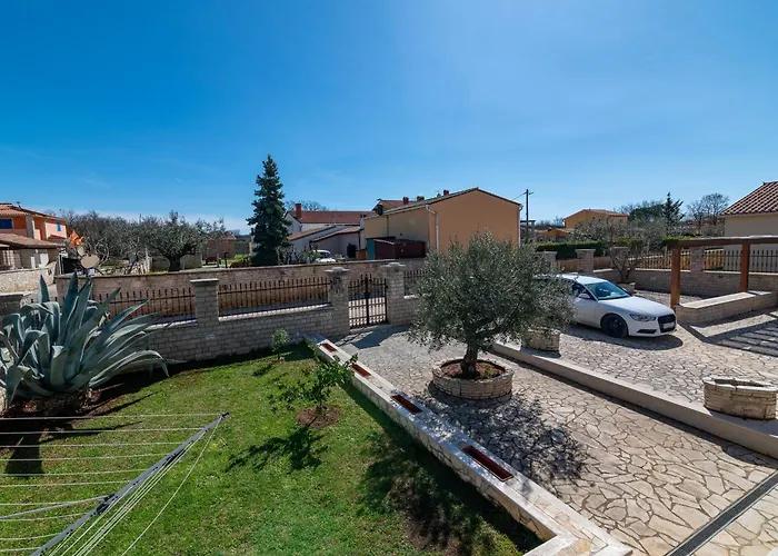 Family Friendly House With A Swimming Pool Gajana, Fazana - 22578 Feriehus Mednjan